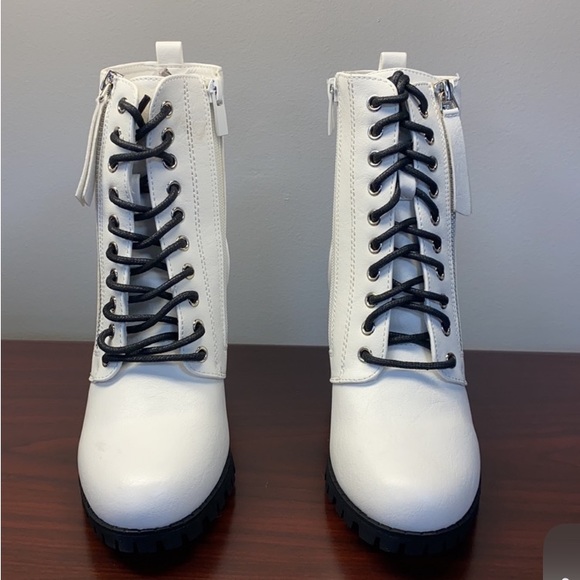 White Booties Chunky Heel 5.5 - Picture 5 of 7